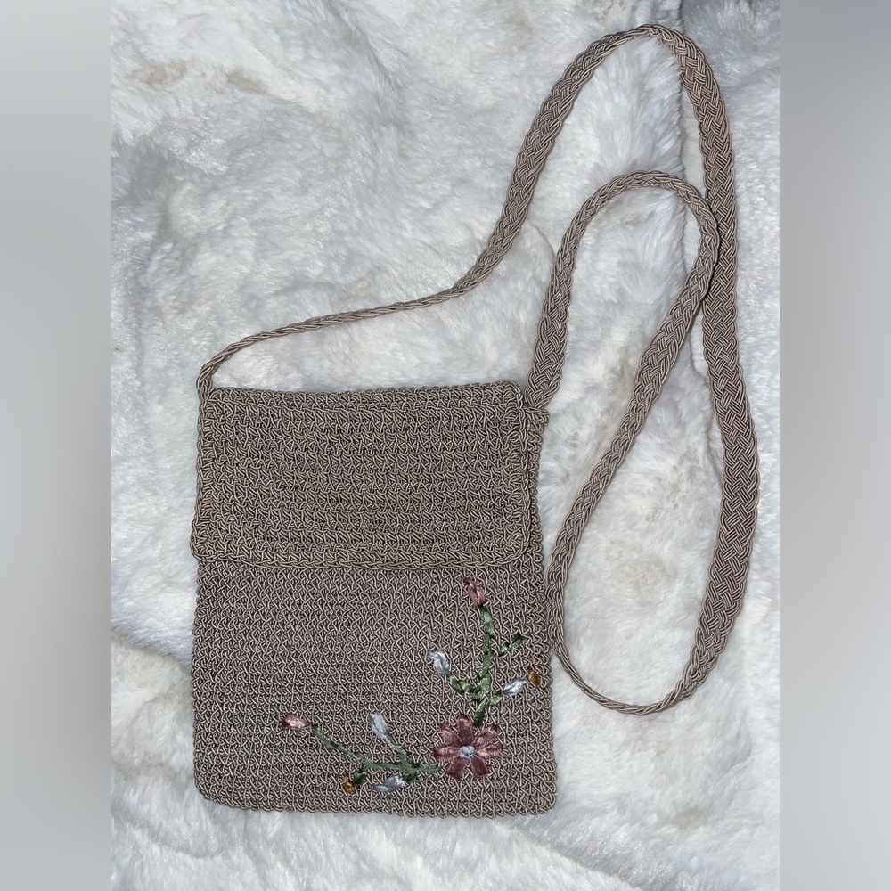 Amanda Smith Beige Crossbody Bag with Embroidered Floral Design